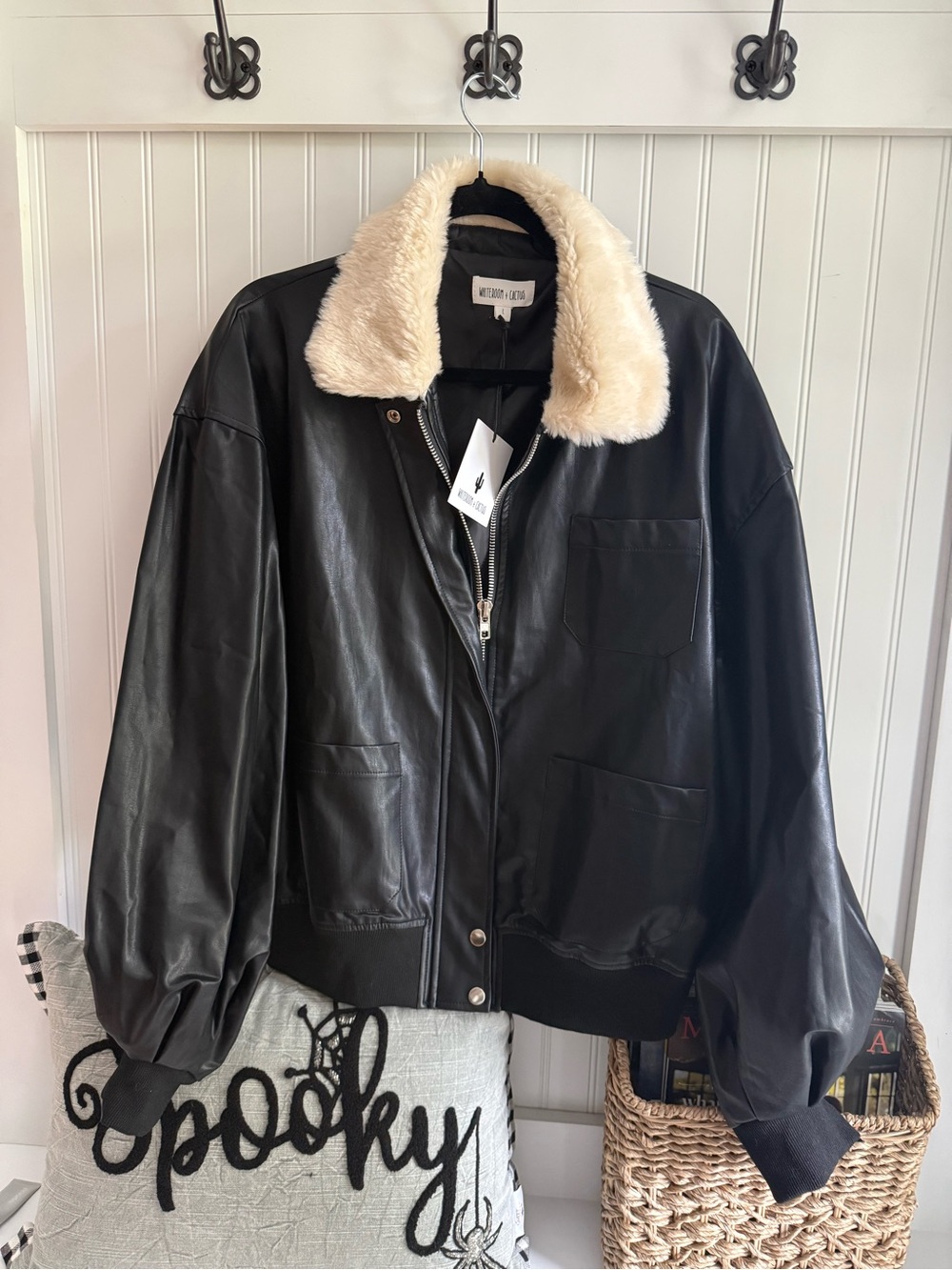 VICI Women's Black Faux Leather Jacket with Cream Faux Fur Collar NWT Size L